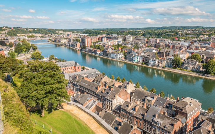 Vue sur la ville de Namur et la Meuse depuis les hauteurs de la Citadelle, destination mis à avant par Le Journal de l'Evasion.be